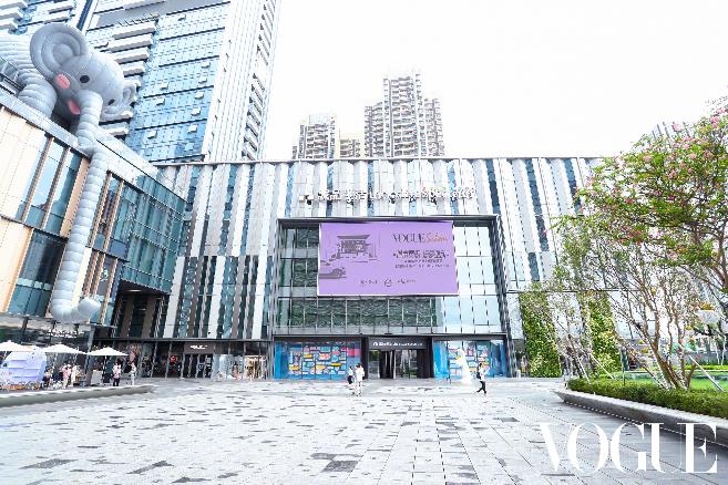 赢博体育官网入口：赢博体育app：：体验城市新灵感 社交让人变美 Vogue Salon邂逅深圳打造夏日时尚空间(图1)